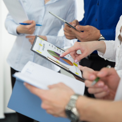 מקצוענים מנוסים לשירותך